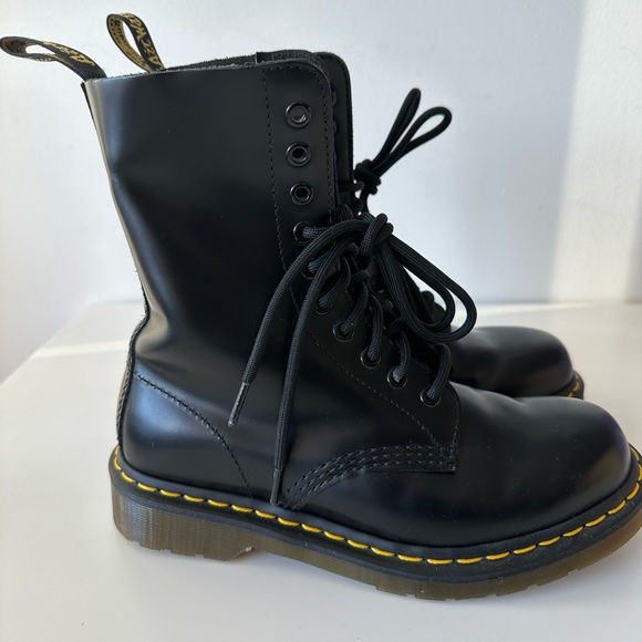 Dr Martens Boots - Picture 5 of 8